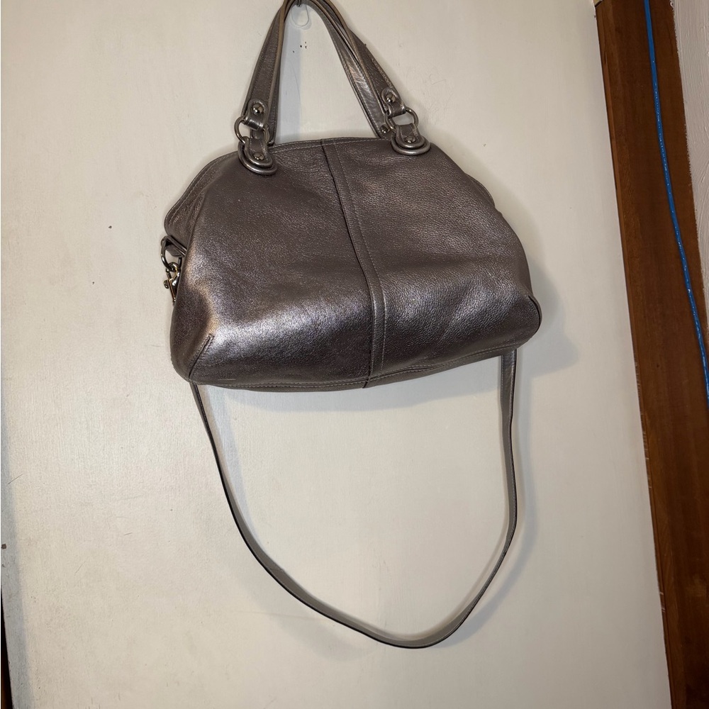 Elegant Silver Handbag - Picture 2 of 4